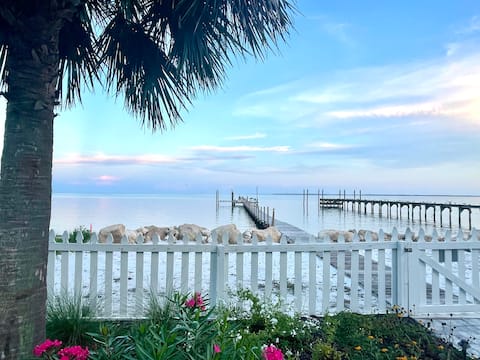 Heavenly Hideaway: Waterfront, Pool, Fishing, Golf