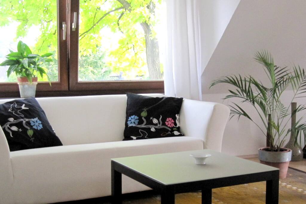 Der "EinRaum" mit Blick in den Garten