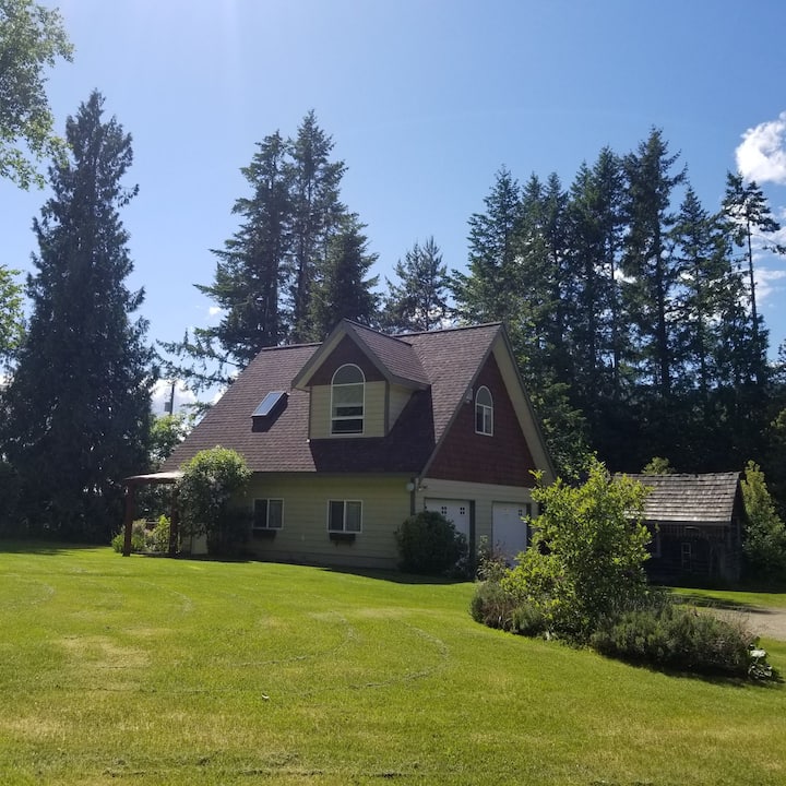 Mara Lake Vacation Rentals & Homes - British Columbia, Canada | Airbnb