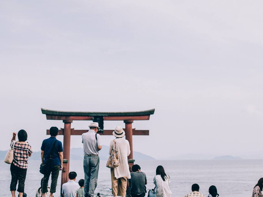 浮在水面的湖中鸟居 京都旅游攻略 尽在airbnb爱彼迎