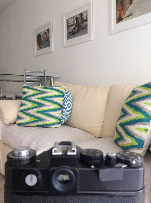 LIVING: sillón dos cuerpos + desayunador.