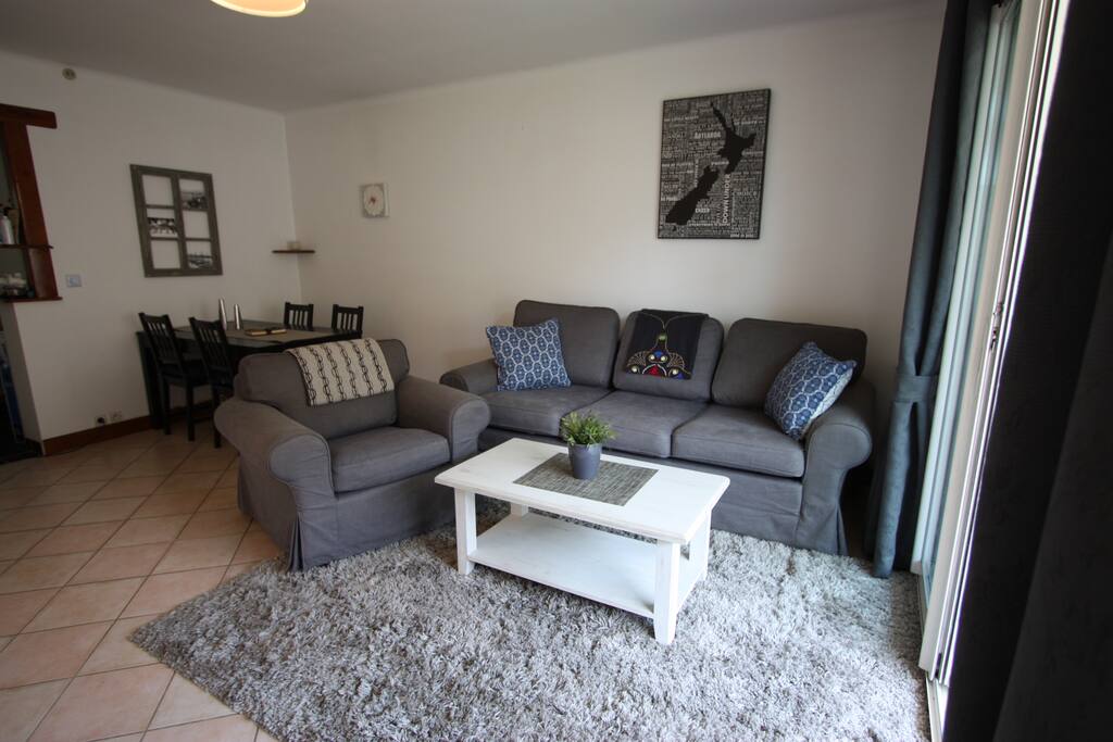 Lounge and dining area. Table comfortably seats 4 but can be extended to 6 seats
