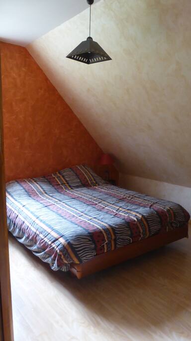 Chambre 1 avec un lit 160 électrique