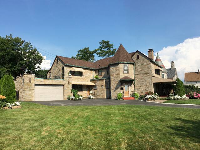 CASTLE Oasis - "Immaculate" & Discounts Apply!