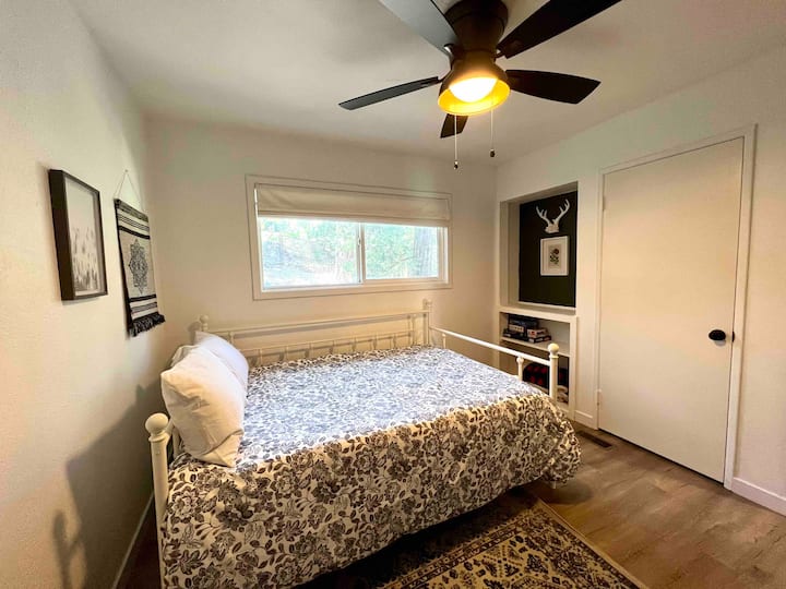 Kitanda cha siku nzima na kuvuta pacha