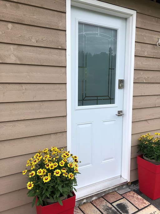 Private code lock entrance