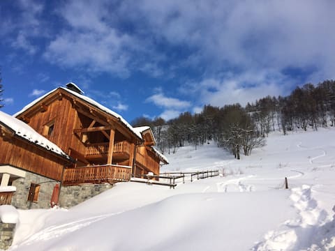 In a quiet cottage with a view, sauna, and hot tub