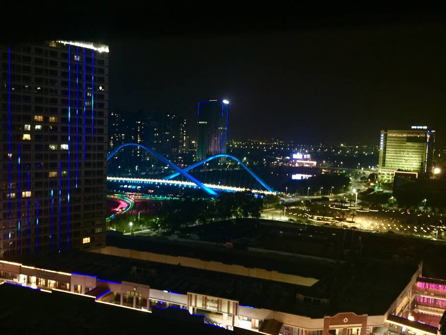 窗外夜景