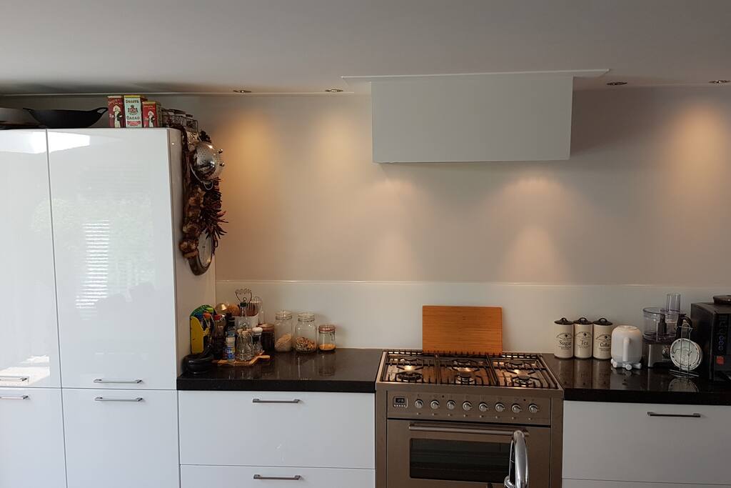 Kitchen with al the comforts such as a 5 pit stove, a big oven, a microwave oven and dishwasher.