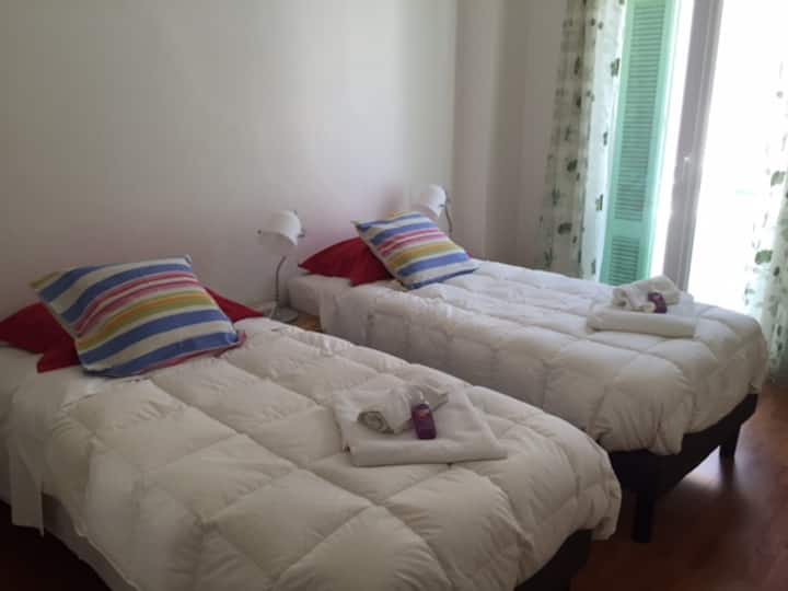 chambre 1, 2 lits single ou 1 grad double