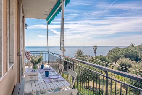 Big flat in front of the sea, ideal for families