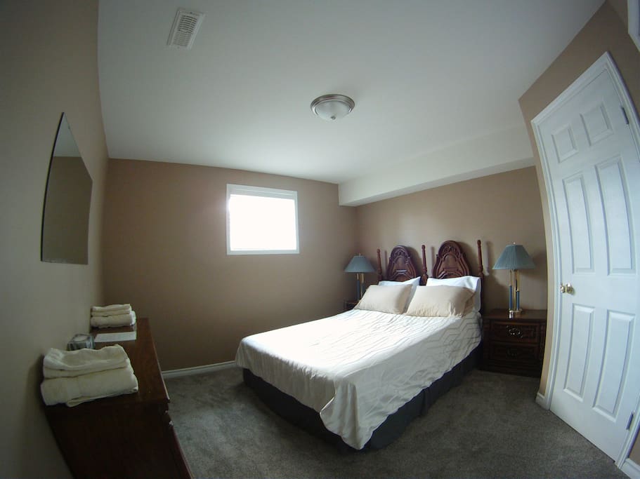 Queen size bedroom