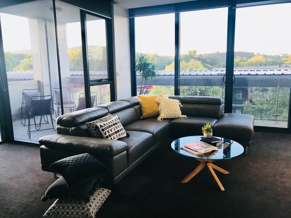 Top Airbnb: Absolute Central, Quiet, 2 BR on Dean st in Albury City Council