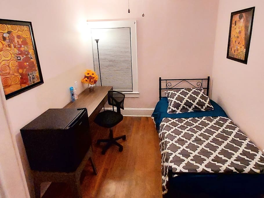 Airbnb Cheerful Room in Beautiful Airbnb home