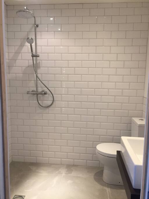 *NEW* En suite wet room Mira Shower