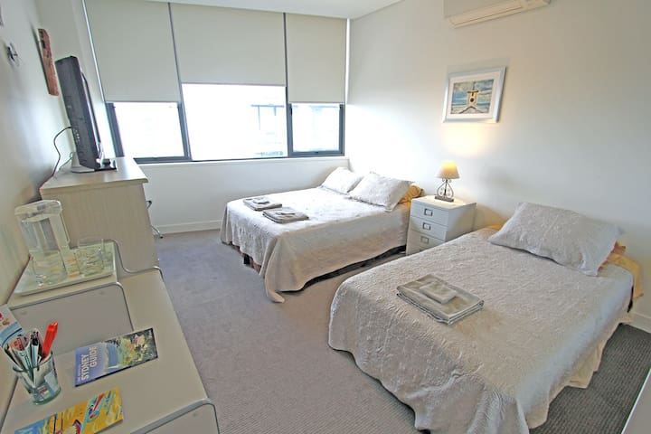 Close to Airport and CBD with Secure Parking