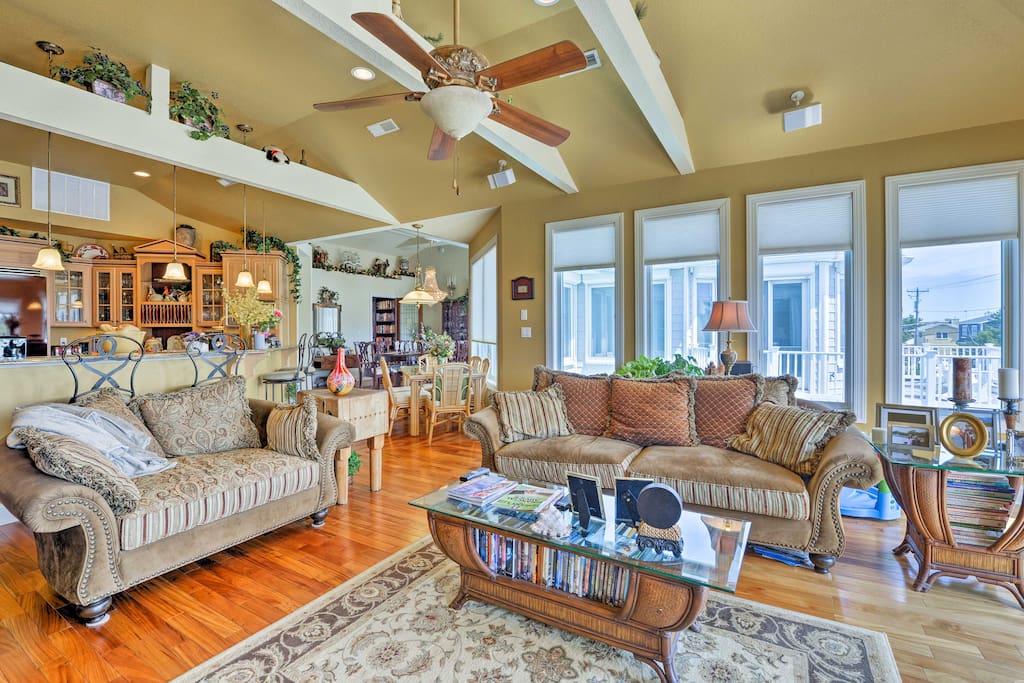 This home offers 5 bedrooms, 4 full bathrooms, and 2 half baths.