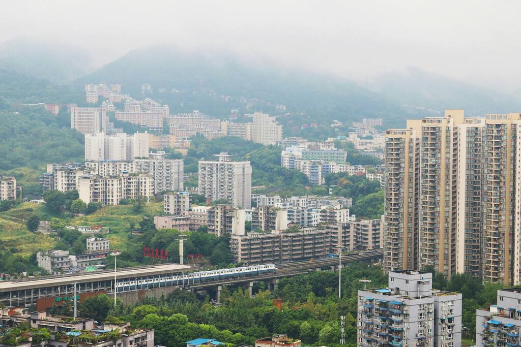 窗外山景