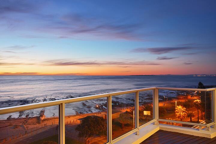 Penthouse opposite the beach ~breathtaking sunsets gallery image 3