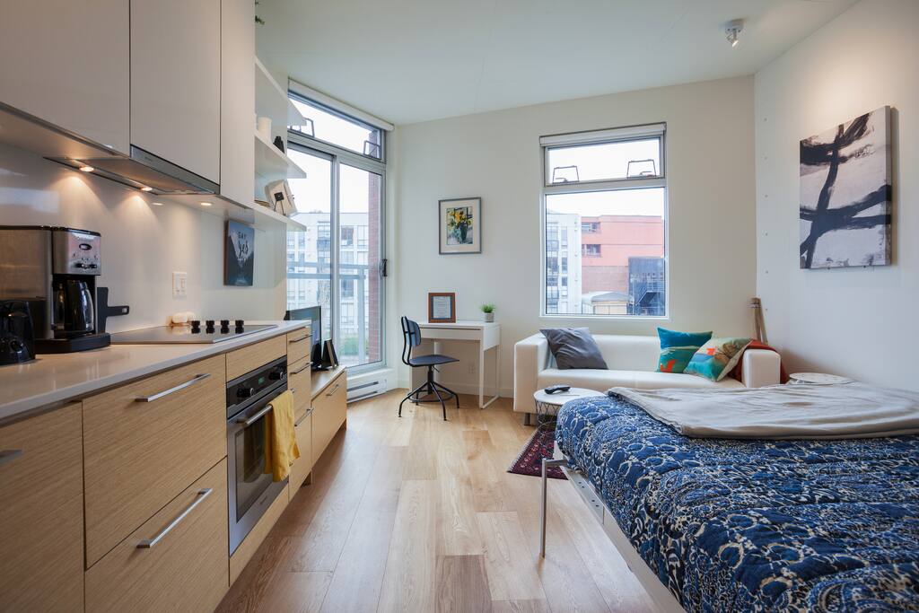 Great, small space right in the heart of downtown Victoria. Perfect location for spending time in the city and a nice space to just spend time in watching the boats and paddlers float by. --John
