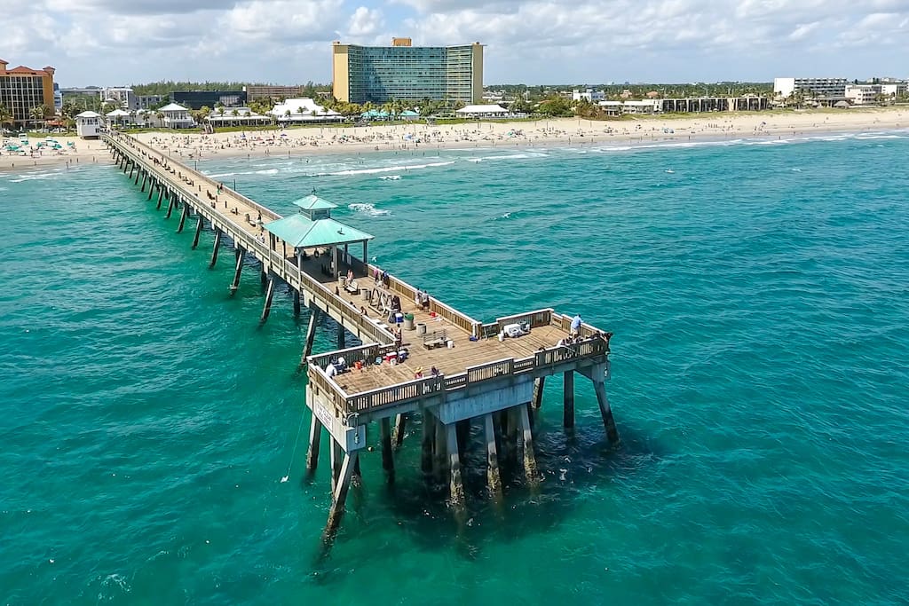 Deerfield Beach & Fishing Pier 4.5 miles away