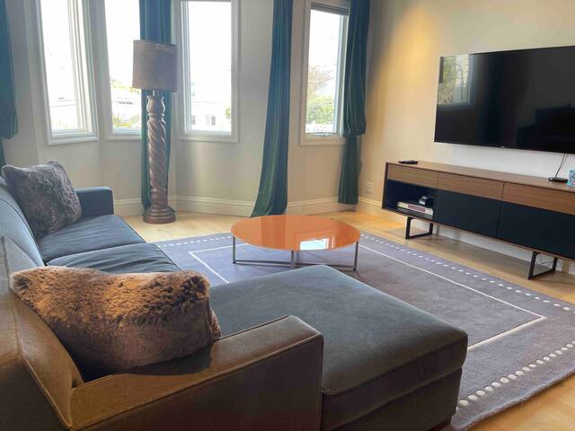 Home on the sunny hill gallery image 3