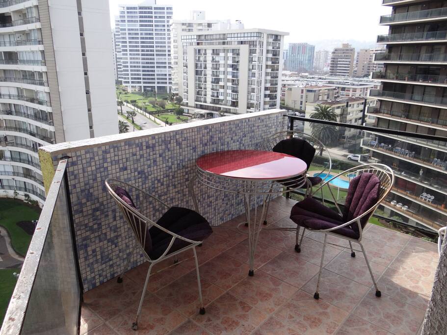 terraza con vista al mar y a la ciudad