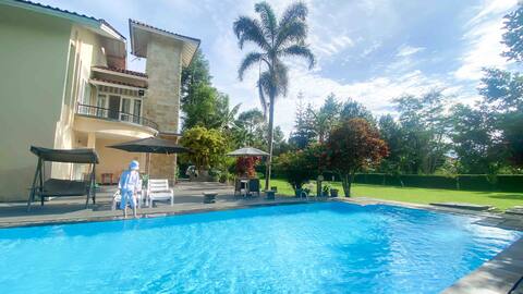 GARDEN VILLA near TAMAN SAFARI, Puncak cisarua