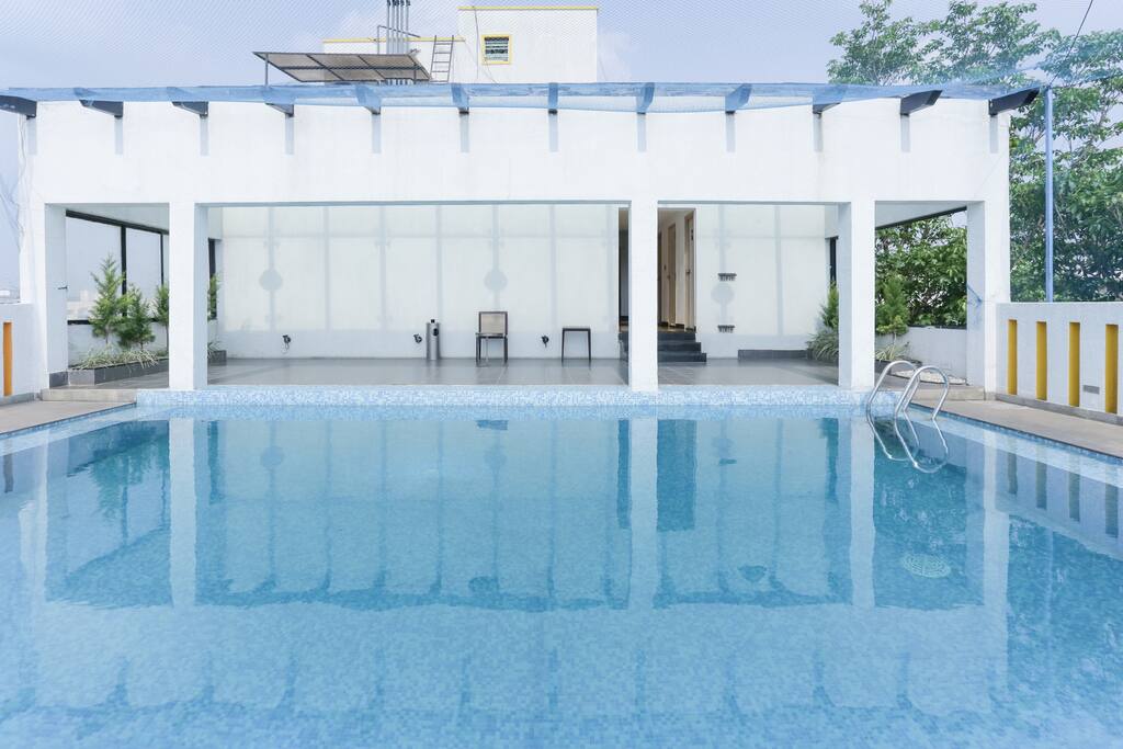 Roof top swimming pool