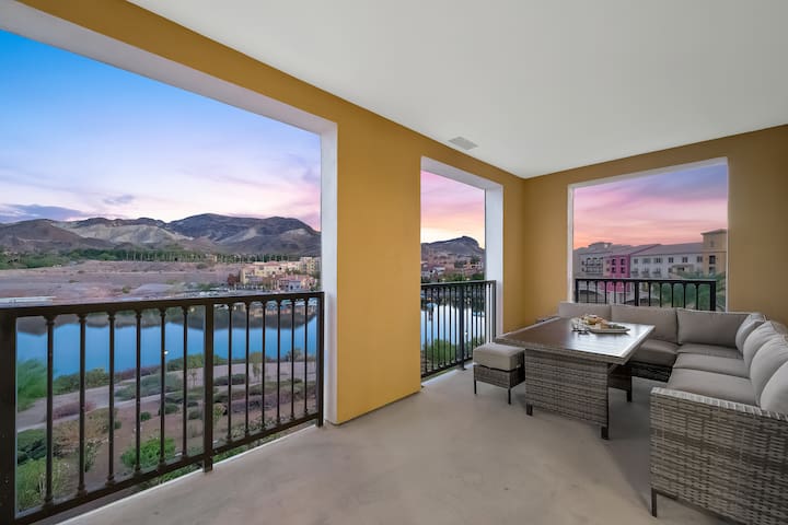 Luxury and Elegance! Panoramic views of Lake