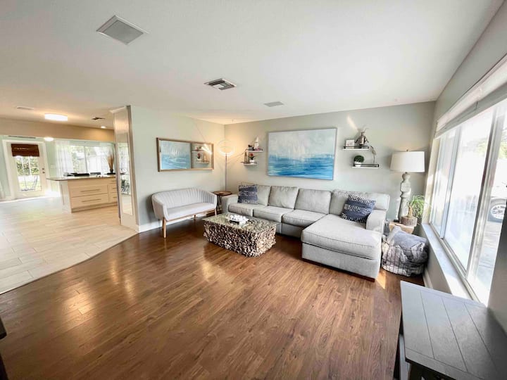 * Heart Of Bonita Beach, Games, Gym, Gulf Beaches - Bonita Springs, FL