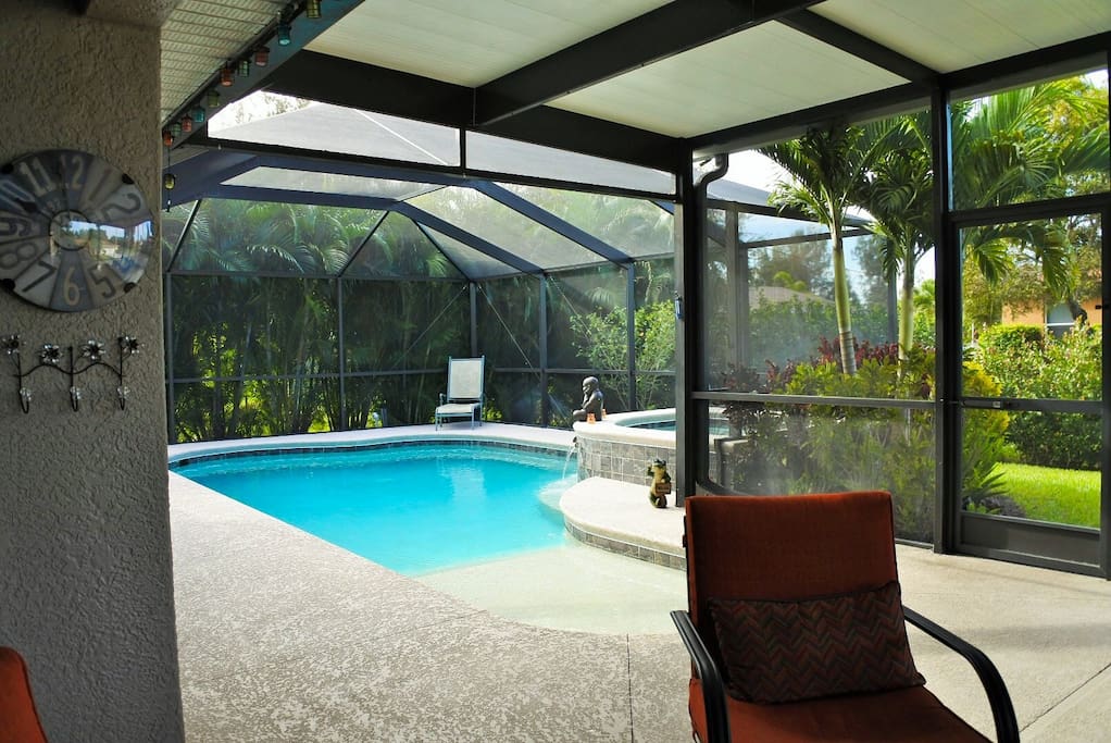 Outdoor area / gescreenter Bereich mit geheiztem Pool