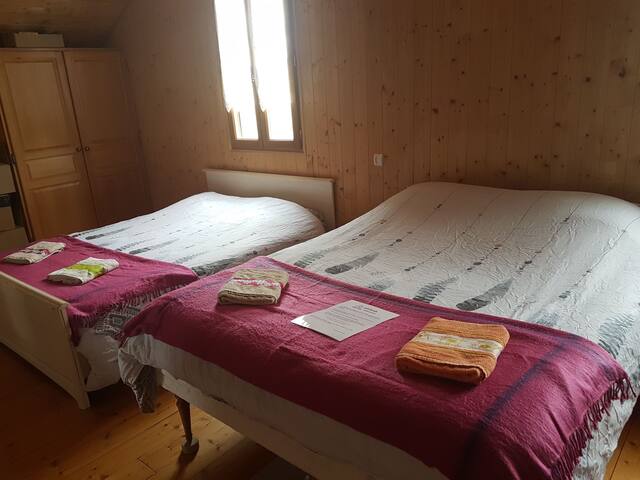 Chambre chez Manu & Aymeric (jusqu'à 7 pers.)