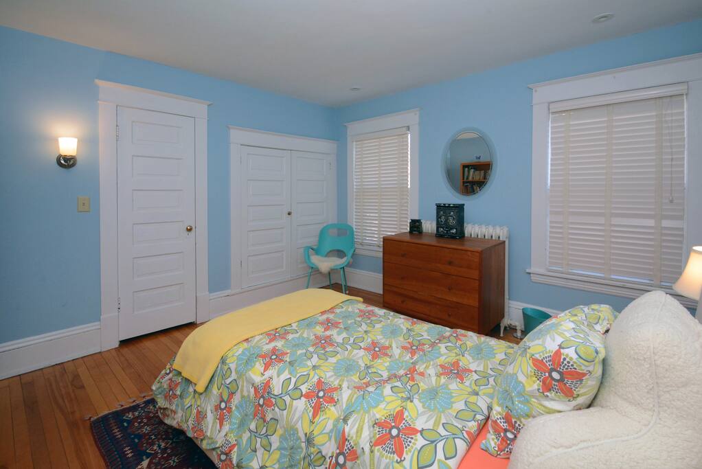 Twin bed
