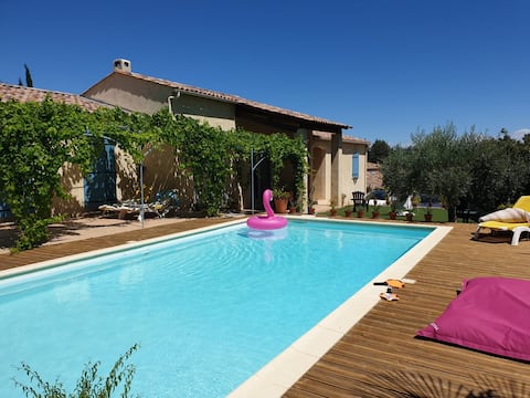 Quiet and relaxing in Provence. EXCLUDING HOLIDAYS.
