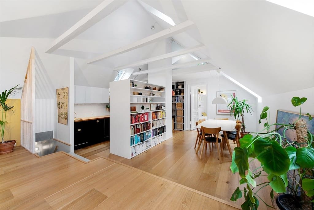 This spacious loft is perfect for families or groups looking for a place to relax in the middle of Bergen.
