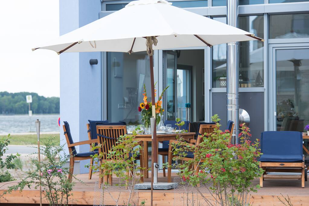 Terrasse mit Blick auf den Binnensee