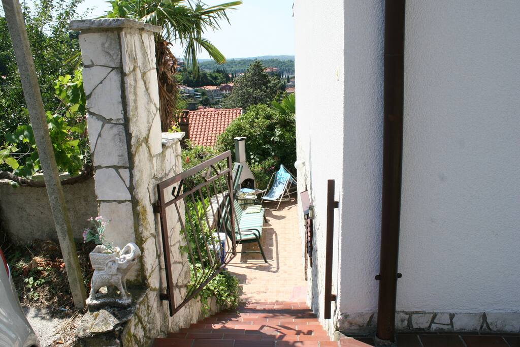 This door and the passage through the entire terrace are shared with guests of another apartment, which is also located on the ground floor