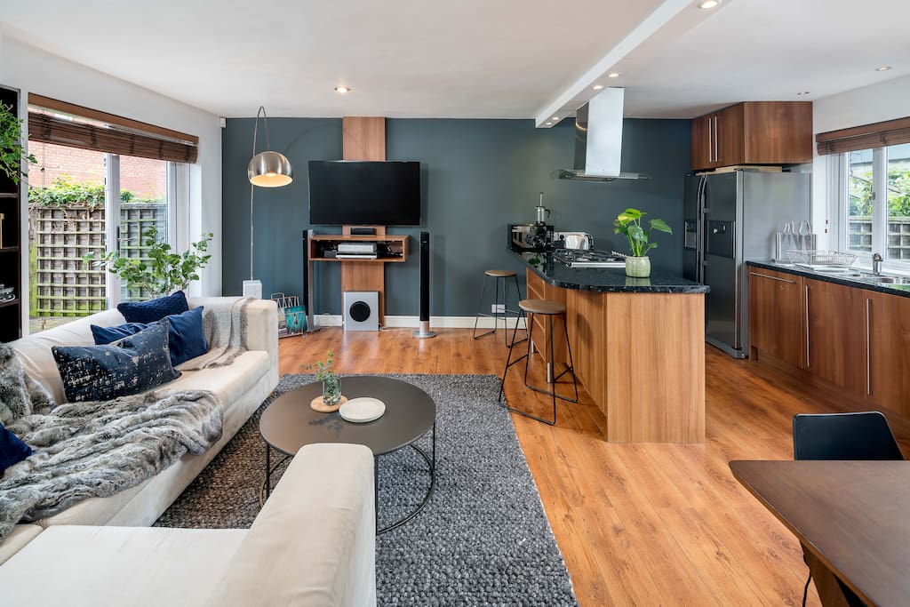 Large Bright Living Area
