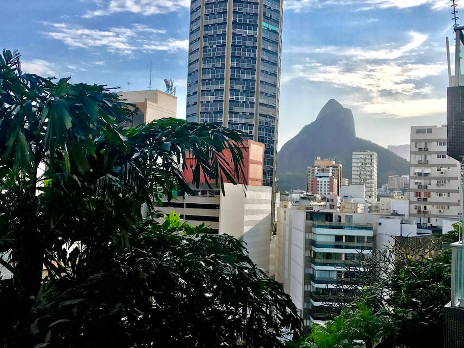 Vista do quarto principal, 2 sacadas no apartamento.