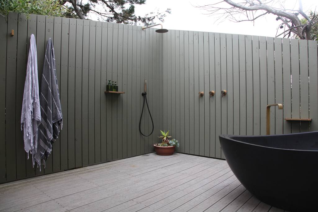 The post-surf rinse is made easy with different shower options