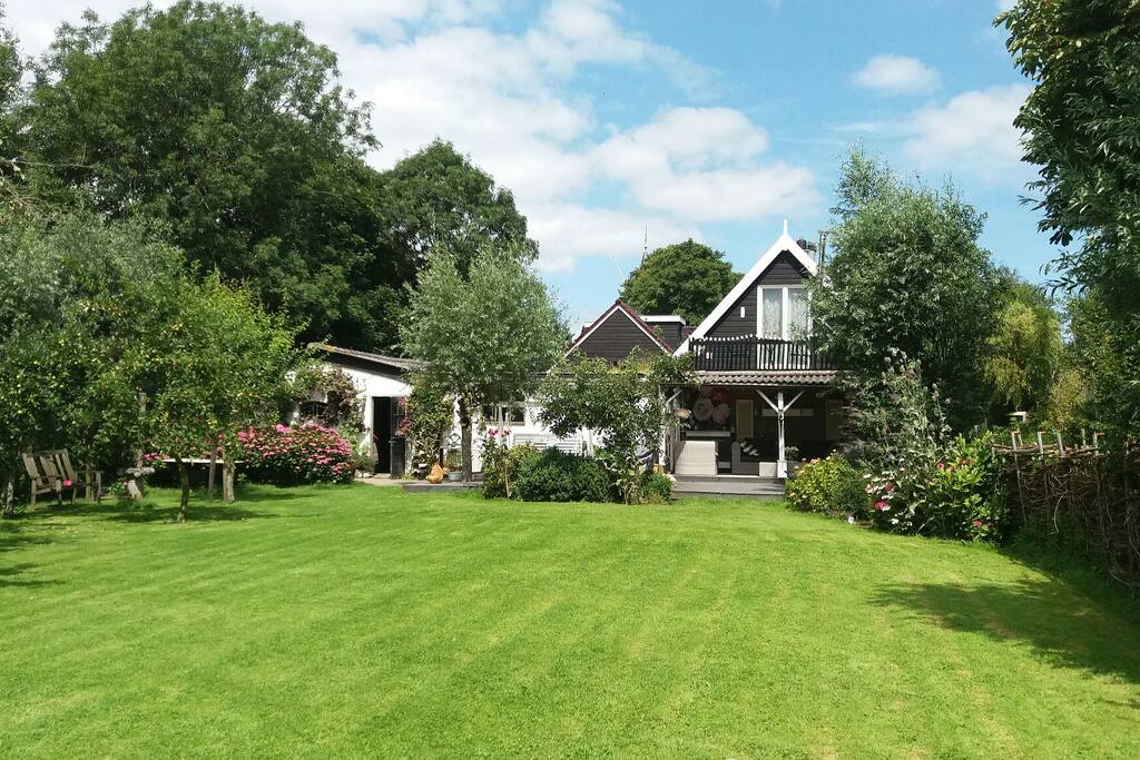 speelweide voor voetbal tafeltennis en de trampoline.