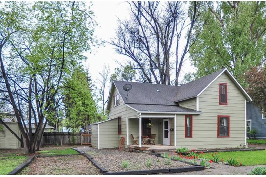 Big side yard.