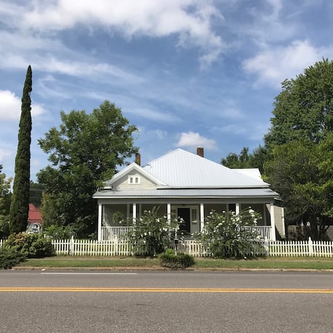 Talladega Vacation Rentals & Homes - Alabama, United States | Airbnb