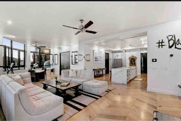 Breathtaking Ocean Front Oasis gallery image 5