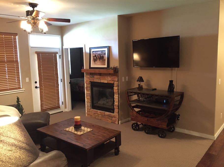 Living room w/ gas fire place