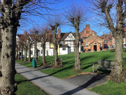 Fab 2 bed Old Chapel in the Heart of Marlborough