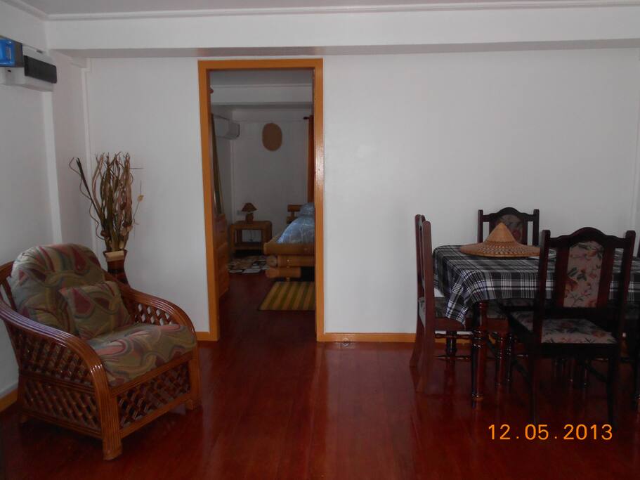 Sitting area with kitchen table