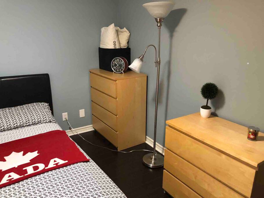 Your Home away from Home in Toronto - Fully furnished appartment - The bedroom