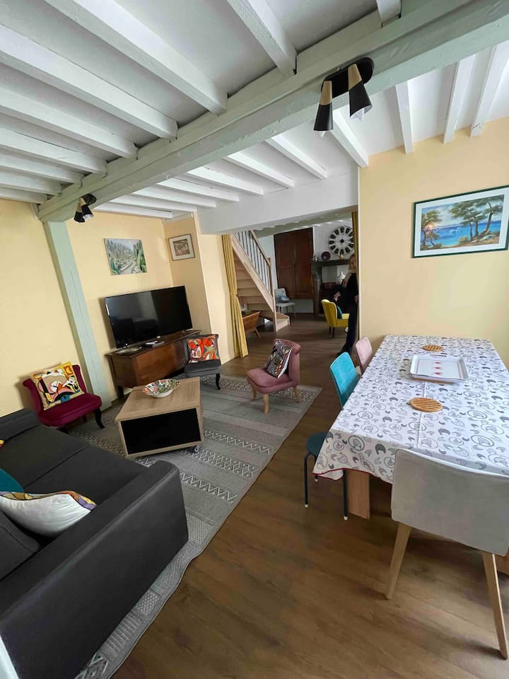 Sebule kubwa kupitia sebule yenye vitanda 2 vya sofa vya 140c